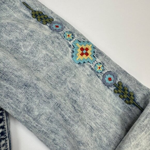 RRR Womens Southwestern Shirt Denim Snap Embroidered Indigo Acid Wash - Picture 9 of 13